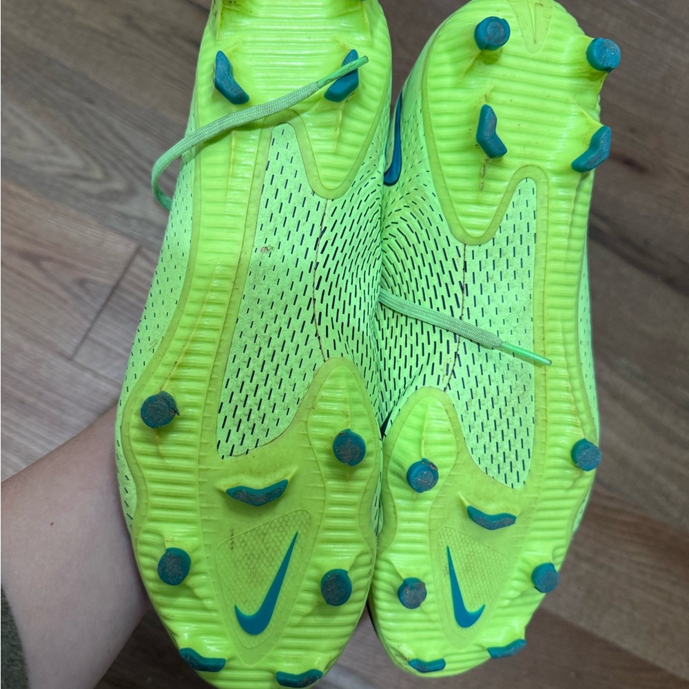 Nike Phantom Cleats in Bright Green and Teal - Picture 3 of 3